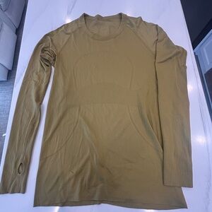 lululemon athletica long sleeve crew olive green Swift Stride size 10 thumbholes